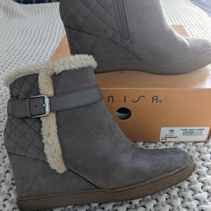 Womens boots, size 9, toupe, suade, fur lined, 3" wedge heel